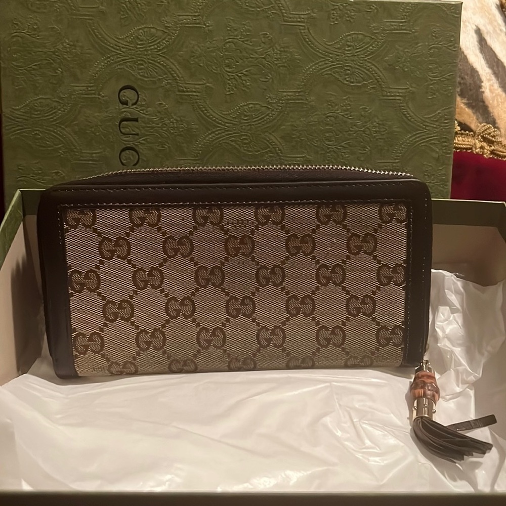Authentic Gucci GG zip around bamboo wallet